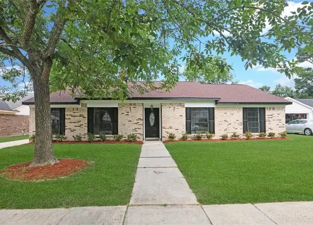 Property at 811 N Lake Verret Ct, Slidell, LA, 70461, 4 beds, 2 baths, [object Object]