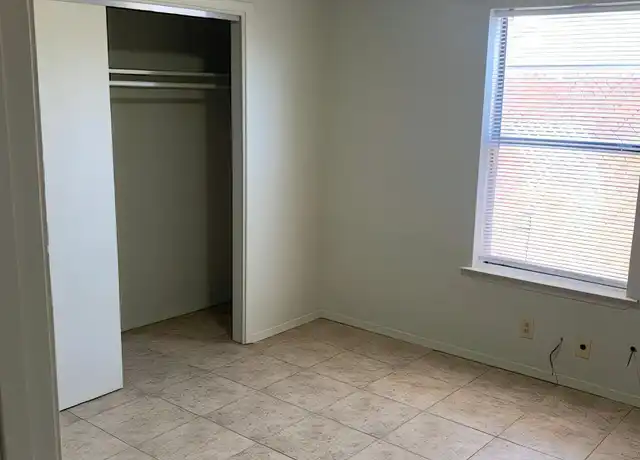 Property at 927 Aztec Rd NW Unit 02, Albuquerque, NM, 87107, 2 beds, 1 bath, [object Object]