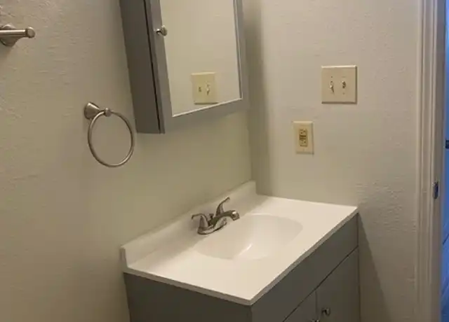 Property at 927 Aztec Rd NW Unit 02, Albuquerque, NM, 87107, 2 beds, 1 bath, [object Object]