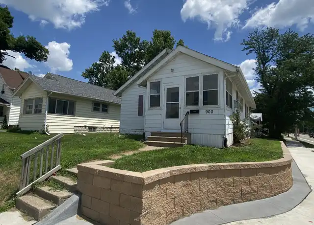 Property at 900 Center Point Rd NE, Cedar Rapids, IA, 52402, 2 beds, 1 bath, [object Object]