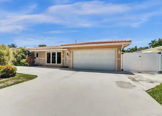 Property at 2790 NE 8th St, Pompano Beach, FL, 33062, 2 beds, 2 baths, [object Object]