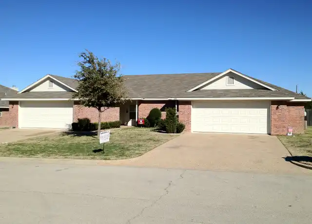 Property at 607 Park Ln, Hewitt, TX, 76643, 3 beds, 2 baths, [object Object]