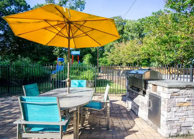 Property at Palmetto Square - 1551 Sam Rittenberg Blvd, Charleston, SC, 29407, 1-2 bed, 1 bath, [object Object]