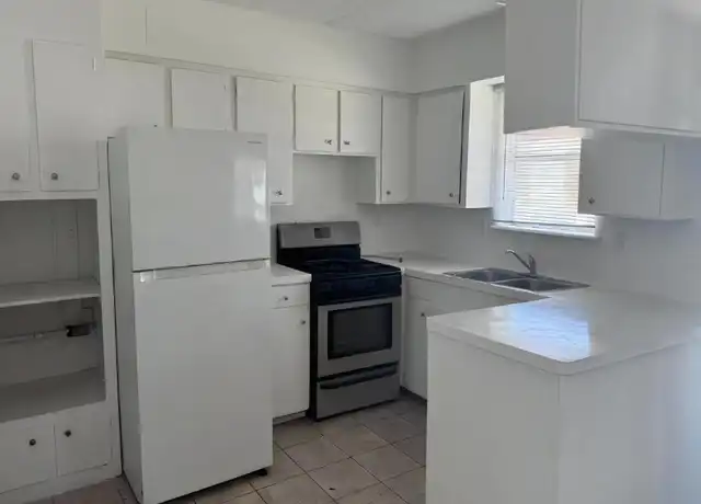Property at 810 1st St, La Marque, TX, 77568, 1 bed, 1 bath, [object Object]
