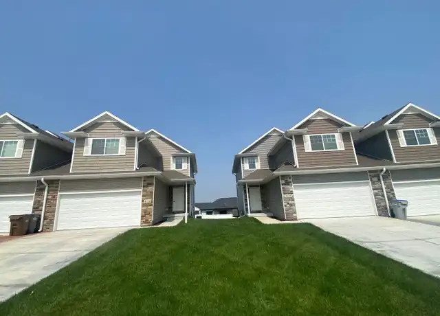 Property at 800 W Bellezza St, Lincoln, NE, 68523, 4 beds, 3.5 baths, [object Object]