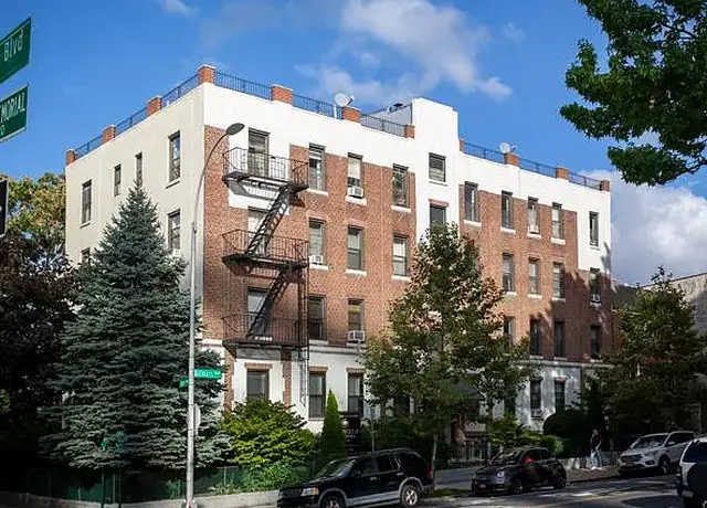 Photo of 2718 Ditmars Blvd, Astoria, NY 11105