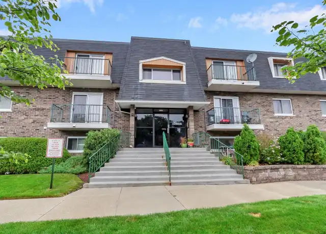 Property at 3856 S Parkway Dr Unit 1E, Northbrook, IL, 60062, 2 beds, 2 baths, [object Object]