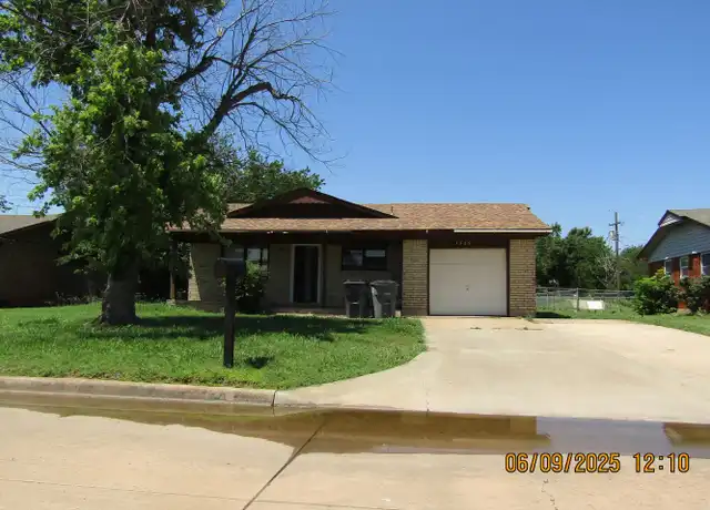 Property at 1329 SE Clover Ln, Lawton, OK, 73501, 3 beds, 1.5 baths, [object Object]