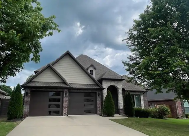 Property at 1668 S Sag Harbor Ave, Fayetteville, AR, 72701, 3 beds, 3 baths, [object Object]