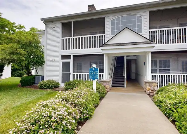 Property at 2718 S Knightsbridge Cir, Ann Arbor, MI, 48105, 2 beds, 2 baths, [object Object]
