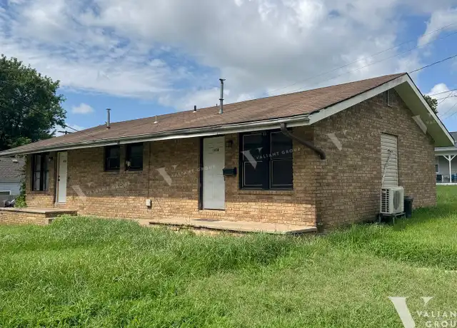 Property at 1438 W State St, Springfield, MO, 65806, 2 beds, 1 bath, [object Object]