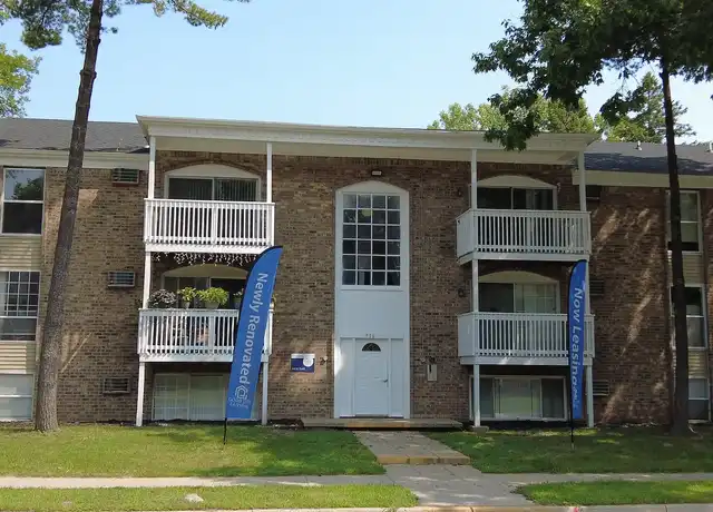 Property at Baltic Flatz - 916 W Cavanaugh Rd, Lansing, MI, 48910, 1-2 bed, 1 bath, [object Object]