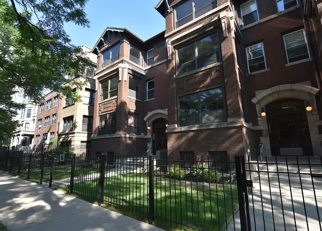 Photo of 700 W Grace St, Chicago, IL 60613