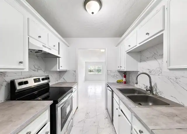 Property at 200 Hill St Unit 9, Sealy, TX, 77474, 2 beds, 1 bath, [object Object]
