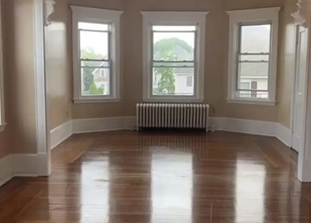 Property at 97 Hazard St Unit 3, New Bedford, MA, 02740, 3 beds, 1 bath, [object Object]