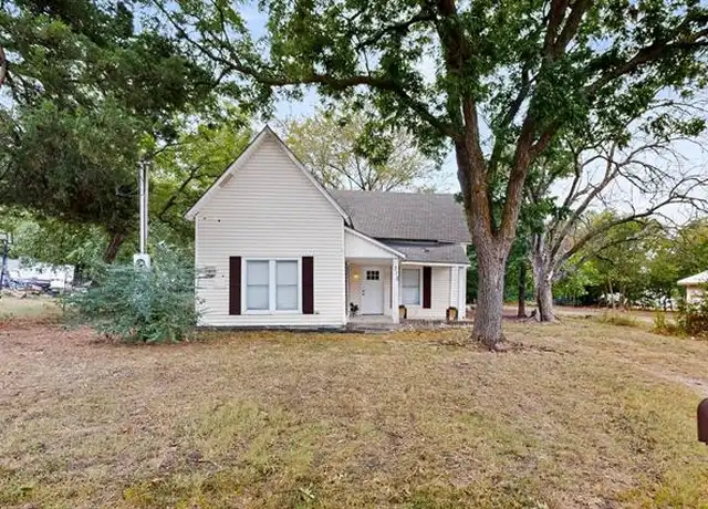 Property at 315 W Maple St, Whitewright, TX, 75491, 2 beds, 1 bath, [object Object]