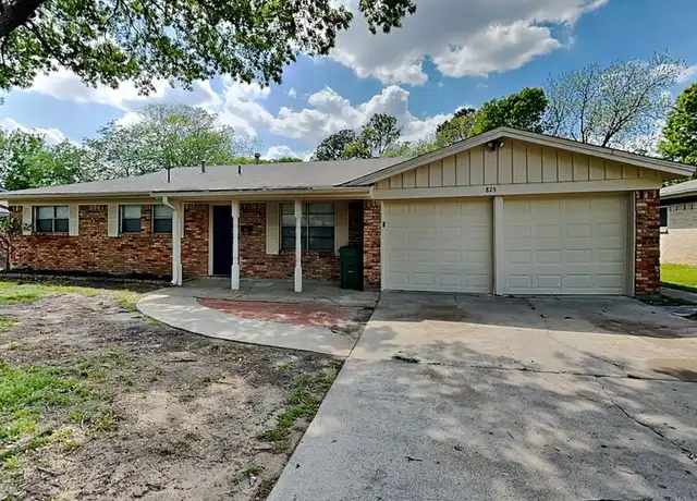 Property at 825 Livingston Dr, Hurst, TX, 76053, 3 beds, 2 baths, [object Object]