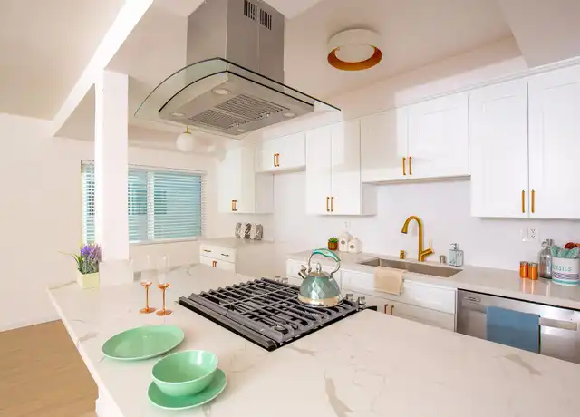 Property at 1522 Harvard St, Santa Monica, CA, 90404, 0-2 beds, 1-2 bath, [object Object]