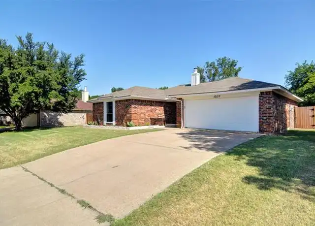 Property at 10125 Indian Mound Rd, Fort Worth, TX, 76108, 3 beds, 2 baths, [object Object]