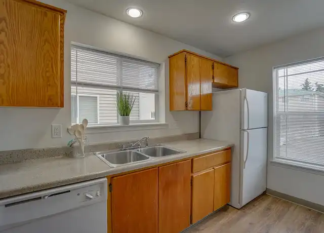 Property at Beverly Rose Apartments - 1901-1943 SE 122nd Ave, Portland, OR, 97233, 2 beds, 1 bath, [object Object]