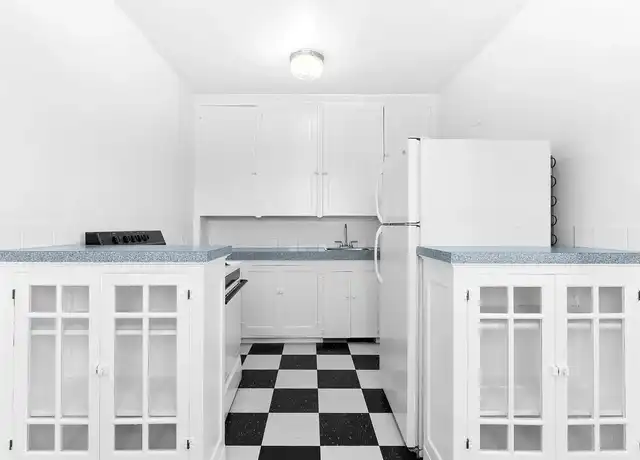 Property at 2128 SE Hawthorne Blvd, Portland, OR, 97214, 1 bed, 1 bath, [object Object]