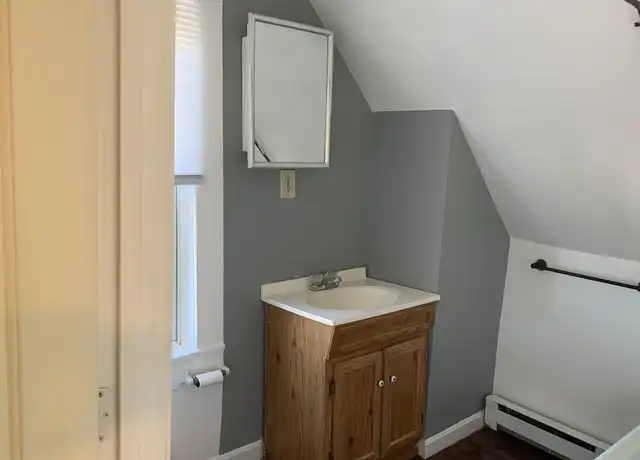 Property at 14 Wilbur St Unit 3rd floor, Taunton, MA, 02780, 1 bed, 1 bath, [object Object]