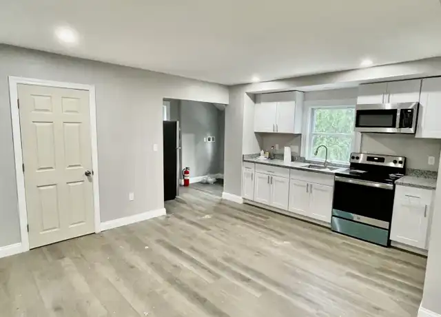 Property at 58 Lake St Unit 2, Webster, MA, 01570, 3 beds, 1 bath, [object Object]