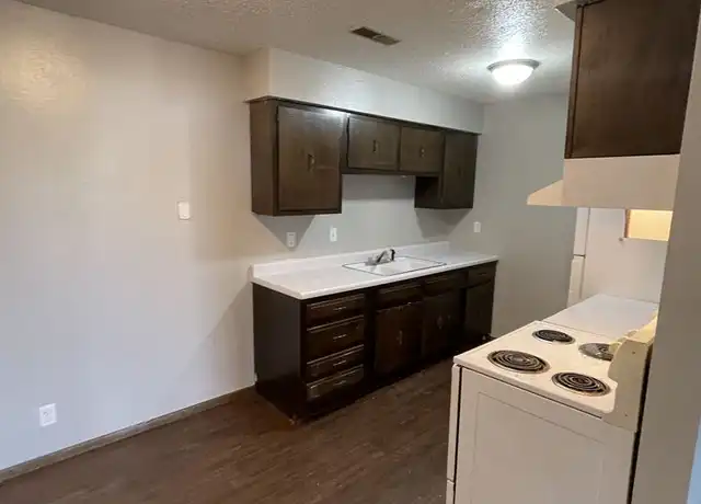 Property at 3759 W 9th St, Waterloo, IA, 50702, 2 beds, 1 bath, [object Object]