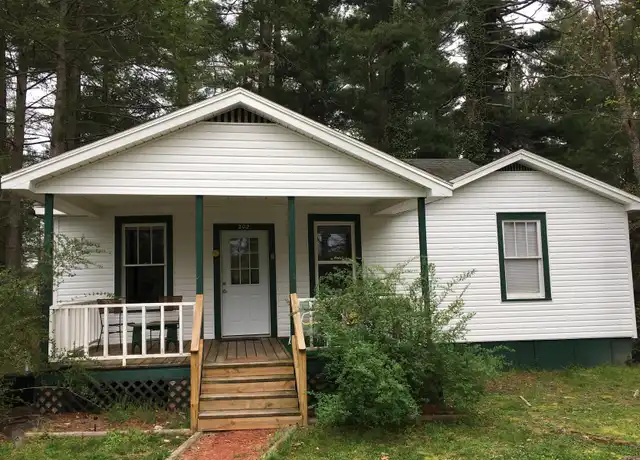 Property at 202 Vance St, Hendersonville, NC, 28739, 2 beds, 1 bath, [object Object]