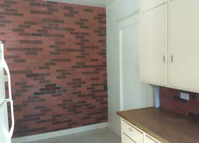 Property at 1122 State St, Eau Claire, WI, 54701, 6 beds, 2.5 baths, [object Object]