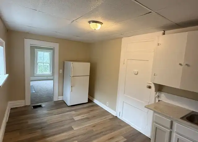 Property at 335 Woodlawn Ave Unit 3, Zanesville, OH, 43701, 1 bed, 1 bath, [object Object]