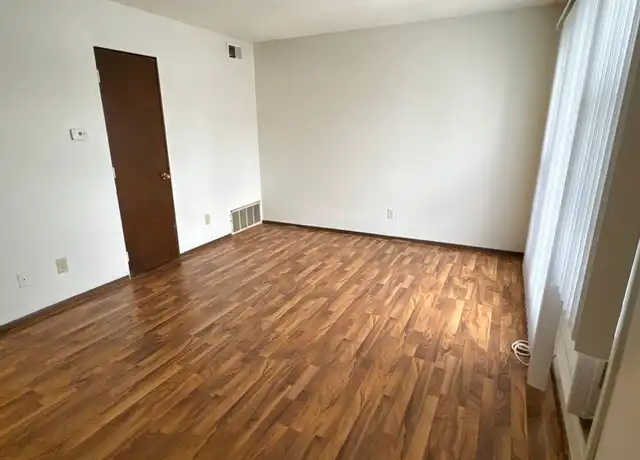 Property at 300 NE 31st St unit N, Cedar Rapids, IA, 52402, 1 bed, 1 bath, [object Object]