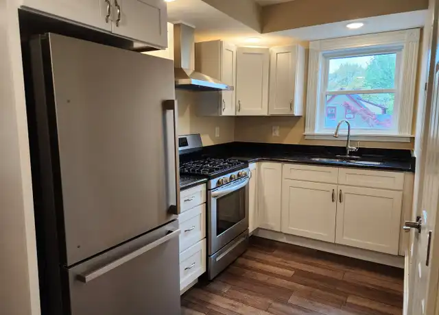 Property at 1113 E King St Apt 3, Lancaster, PA, 17602, 1 bed, 1 bath, [object Object]