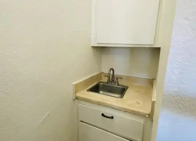 Property at 19 W Veterans Blvd, Tucson, AZ, 85713, 0 beds, 1 bath, [object Object]