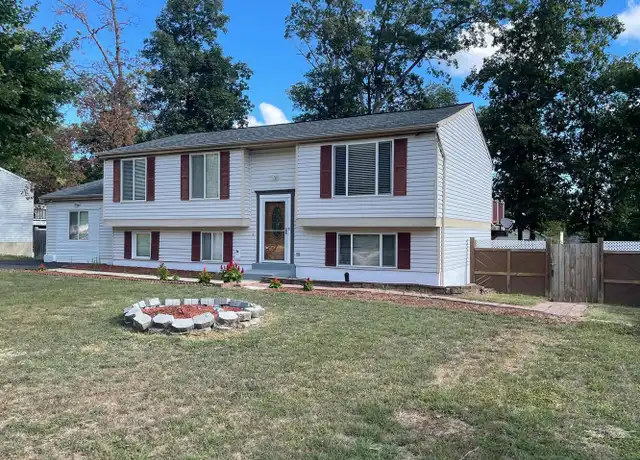 Property at 4502 Cub Run Rd, Chantilly, VA, 20151, 2 beds, 1 bath, [object Object]