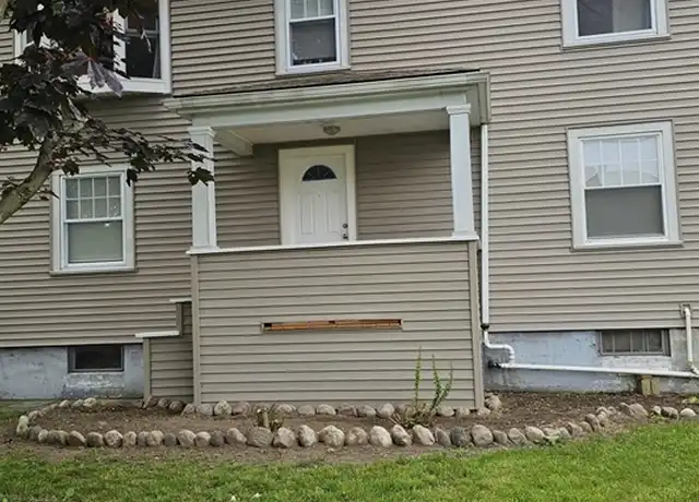 Property at 192 Bayside Ave Unit 1, Swansea, MA, 02777, 2 beds, 1 bath, [object Object]