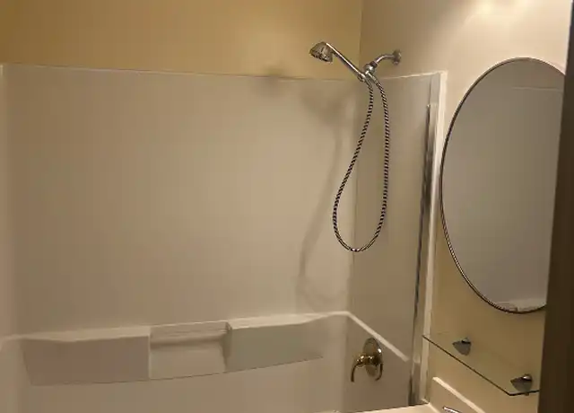 Property at 3041 S Hanson Ave, Milwaukee, WI, 53207, 1 bed, 1 bath, [object Object]