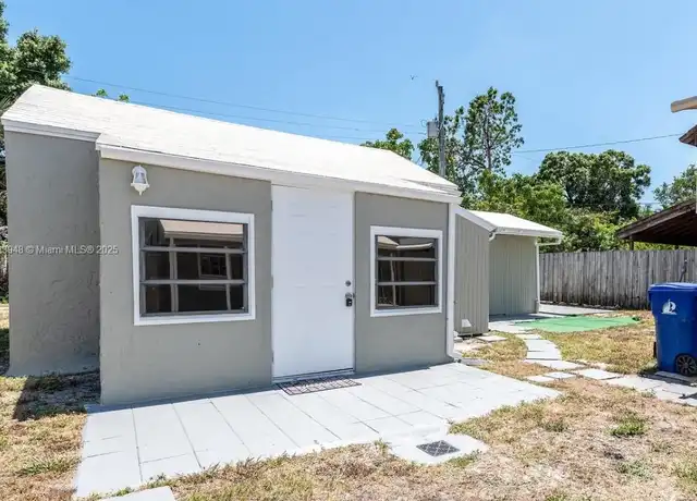 Property at 500 SW 10th St Unit R, Fort Lauderdale, FL, 33315, 1 bed, 1 bath, [object Object]