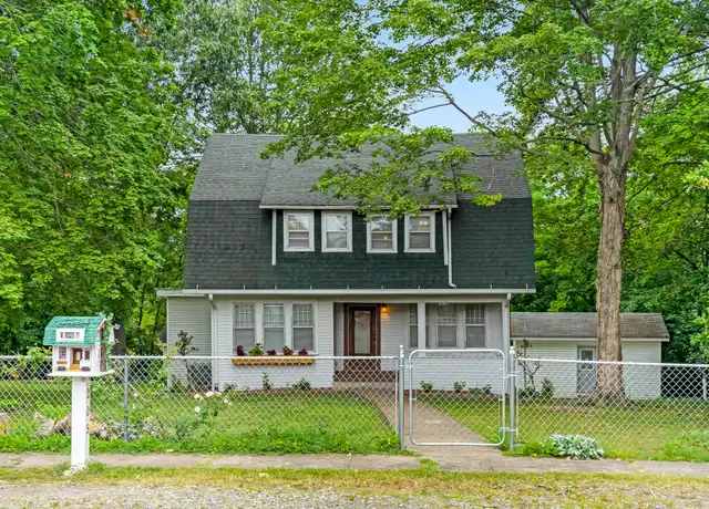 Property at 205 W Main St, Greenbrier, TN, 37073, 3 beds, 2 baths, [object Object]