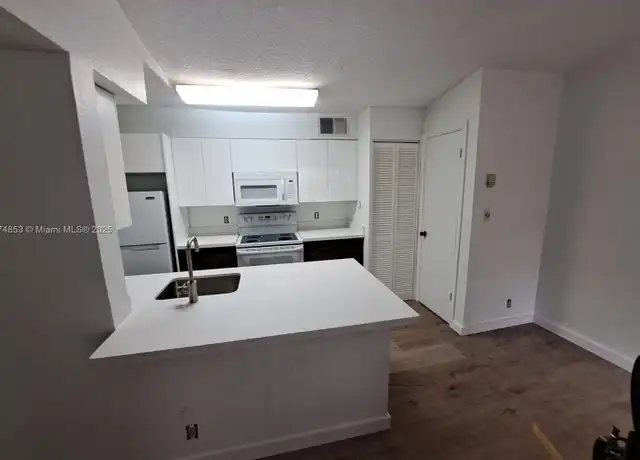 Property at 2946 S University Dr #7206, Davie, FL, 33328, 1 bed, 1 bath, [object Object]