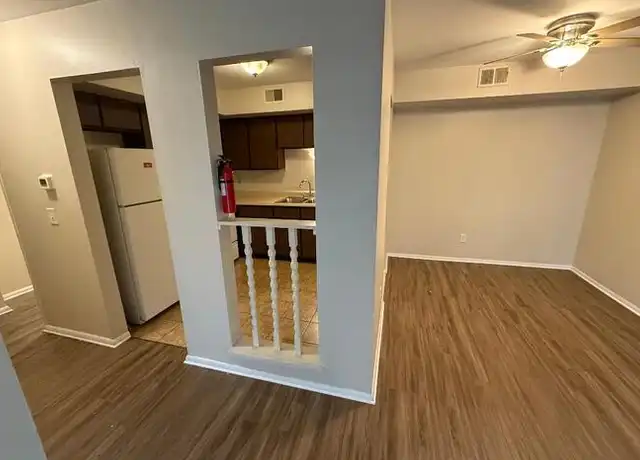 Property at 750 Pleasant Ave Unit 207, Kalamazoo, MI, 49008, 2 beds, 1 bath, [object Object]
