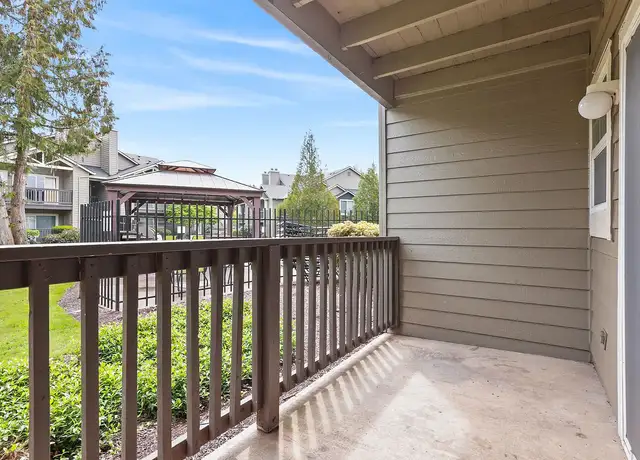 Photo of 300 NE Autumn Rose Way, Hillsboro, OR 97124