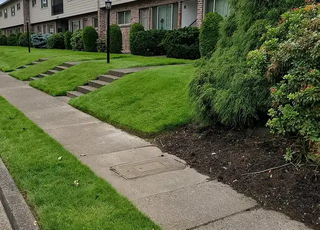 Property at Hampton Court Apartments - 11850 SW Iron Horse Ln, Beaverton, OR, 97008, 2 beds, 1 bath, [object Object]