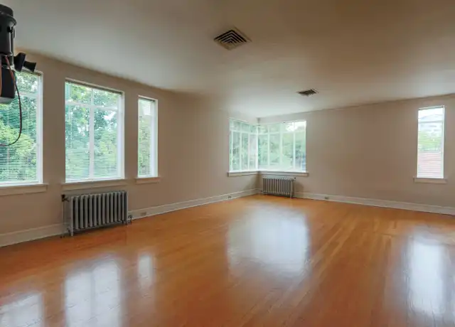 Property at JEANNE MANOR APARTMENTS (JEAN01) - 1431 SW Park Ave, Portland, OR, 97201, 0 beds, 1 bath, [object Object]