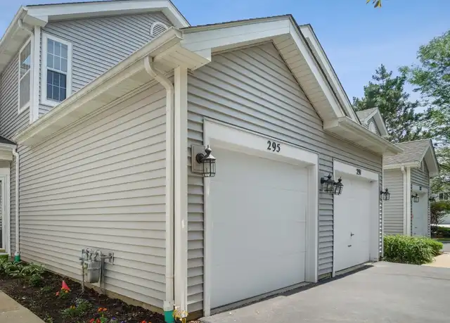 Property at 295 Hunterdon Ct, Schaumburg, IL, 60194, 2 beds, 2.5 baths, [object Object]