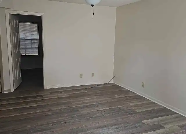 Property at 1015 Saratoga St, Ruston, LA, 71270, 2 beds, 1 bath, [object Object]