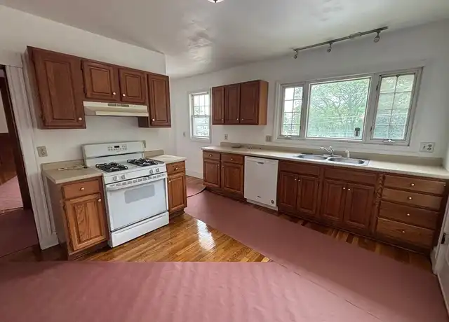 Property at 5051 Washington St Unit J, West Roxbury, MA, 02132, 2 beds, 1 bath, [object Object]