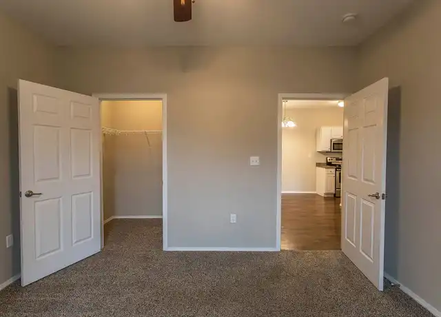 Property at acar-The Carlyle Apartment Homes - 923 W Battlefield Rd, Springfield, MO, 65807, 1-2 bed, 1-2 bath, [object Object]