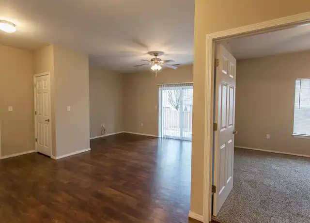 Property at acar-The Carlyle Apartment Homes - 923 W Battlefield Rd, Springfield, MO, 65807, 1 bed, 1 bath, [object Object]