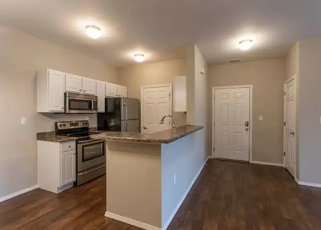 Property at acar-The Carlyle Apartment Homes - 923 W Battlefield Rd, Springfield, MO, 65807, 1-2 bed, 1-2 bath, [object Object]